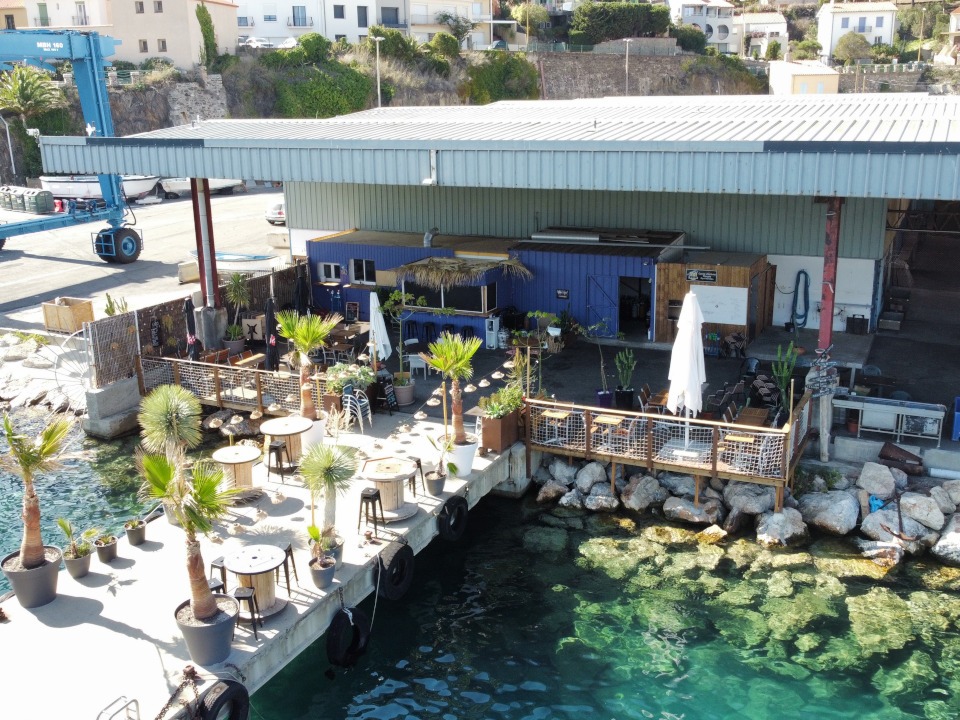 Nouveau locaux du CAP Port vendres - le centre directement sur le ponton