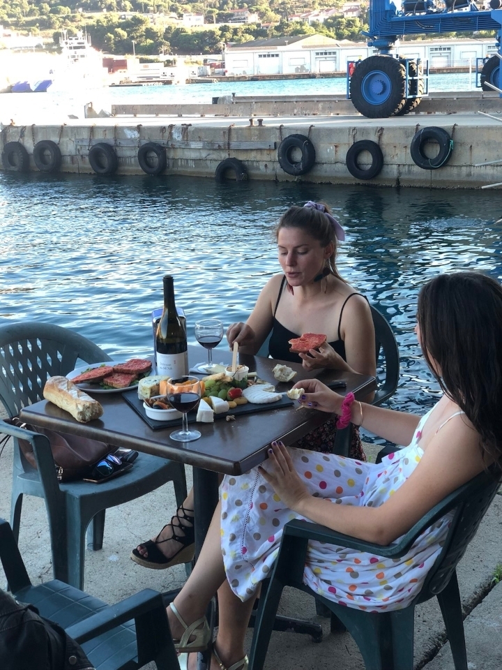 repas Repas au bord de l'eau