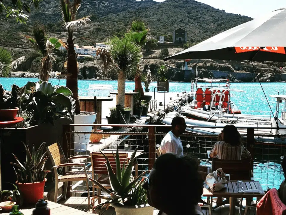 Restauration sur place : le restaurant le "Ptit Ponton" ouvert à tous est à la disposition des plongeurs